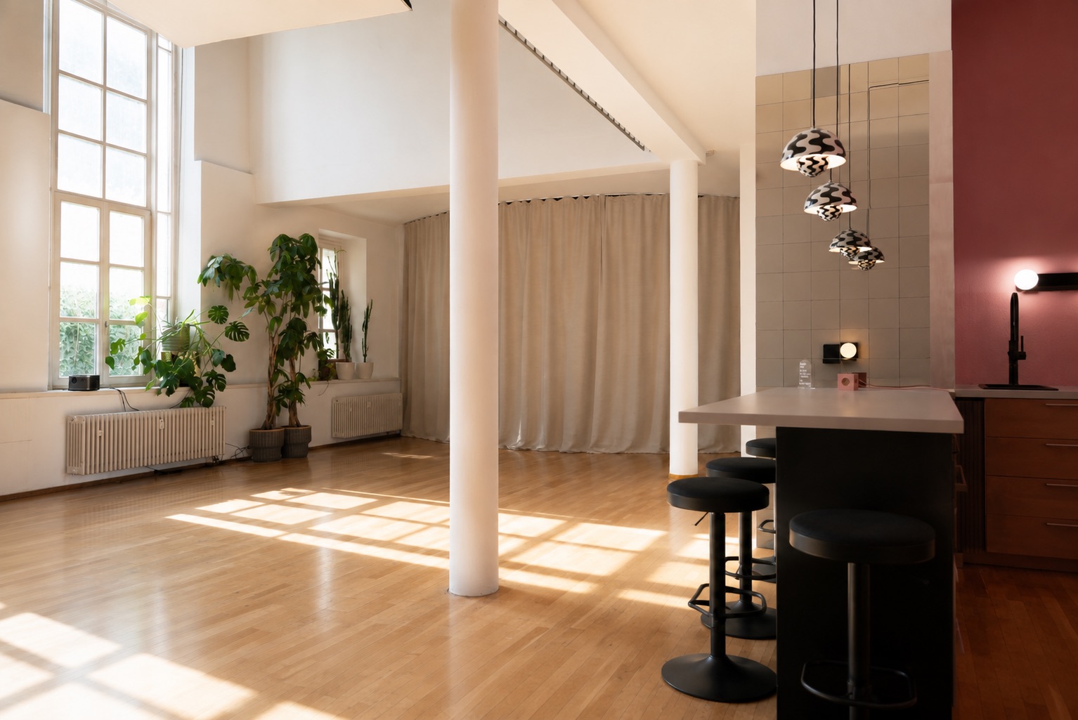 Lichtdurchfluteter Eingangs- und Bewegungsbereich des BAAD Studio